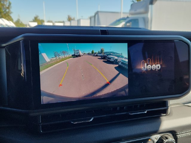 Used 2025 Jeep Wrangler Unlimited Sahara AWD/4WD image 44