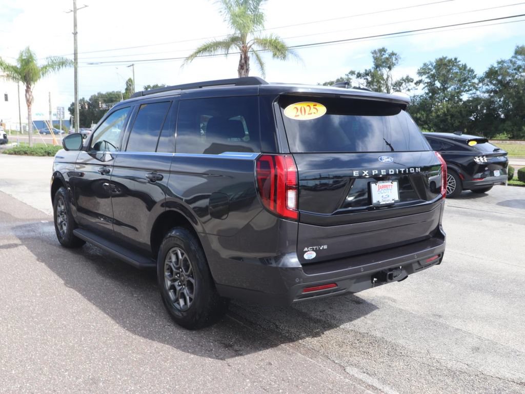 Used 2025 Ford Expedition Active RWD image 12