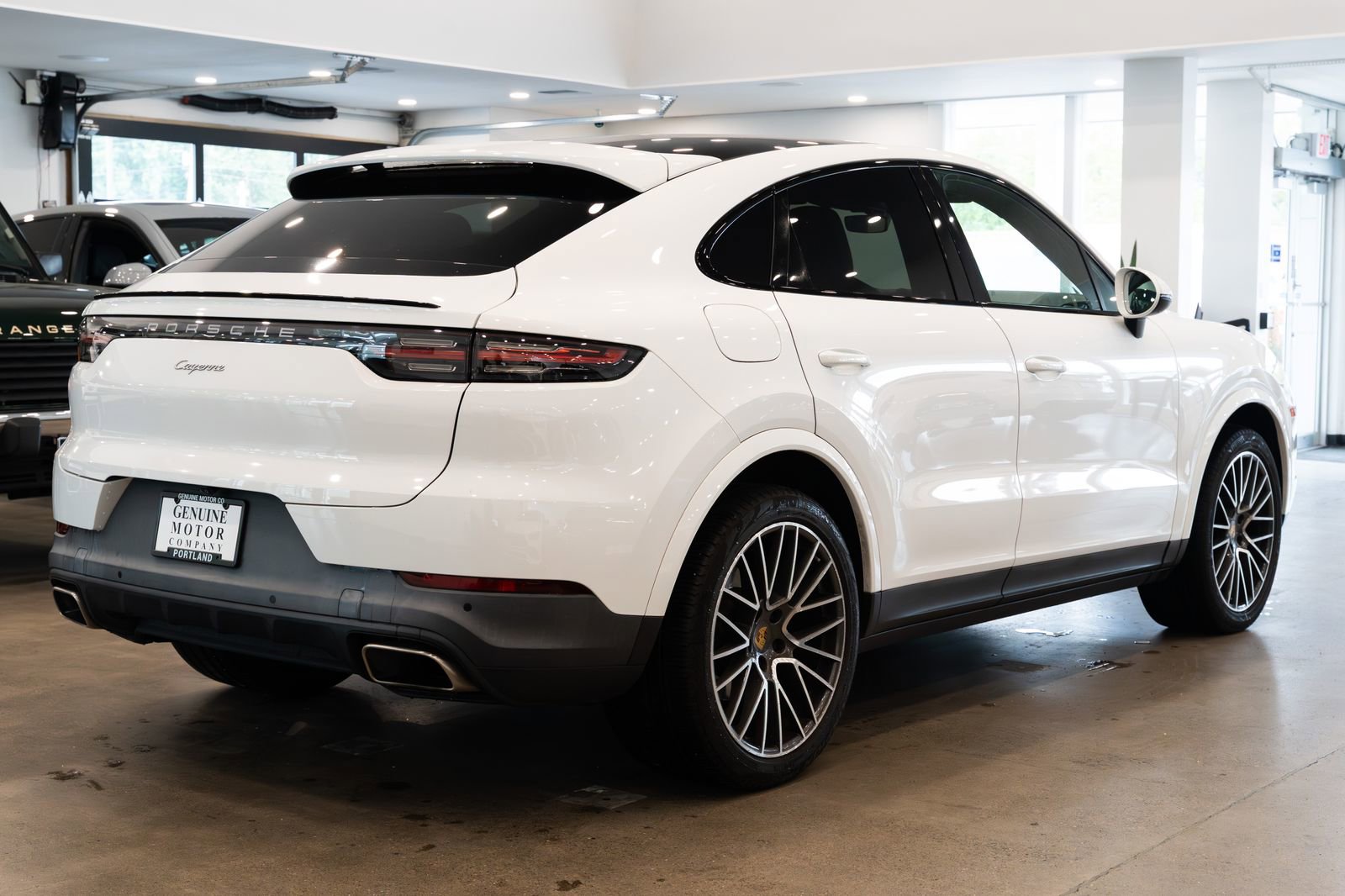Used 2021 Porsche Cayenne Coupe AWD/4WD image 4