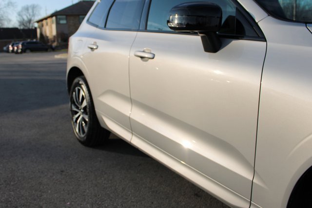 Used 2025 Volvo XC60 B5 Plus image 48