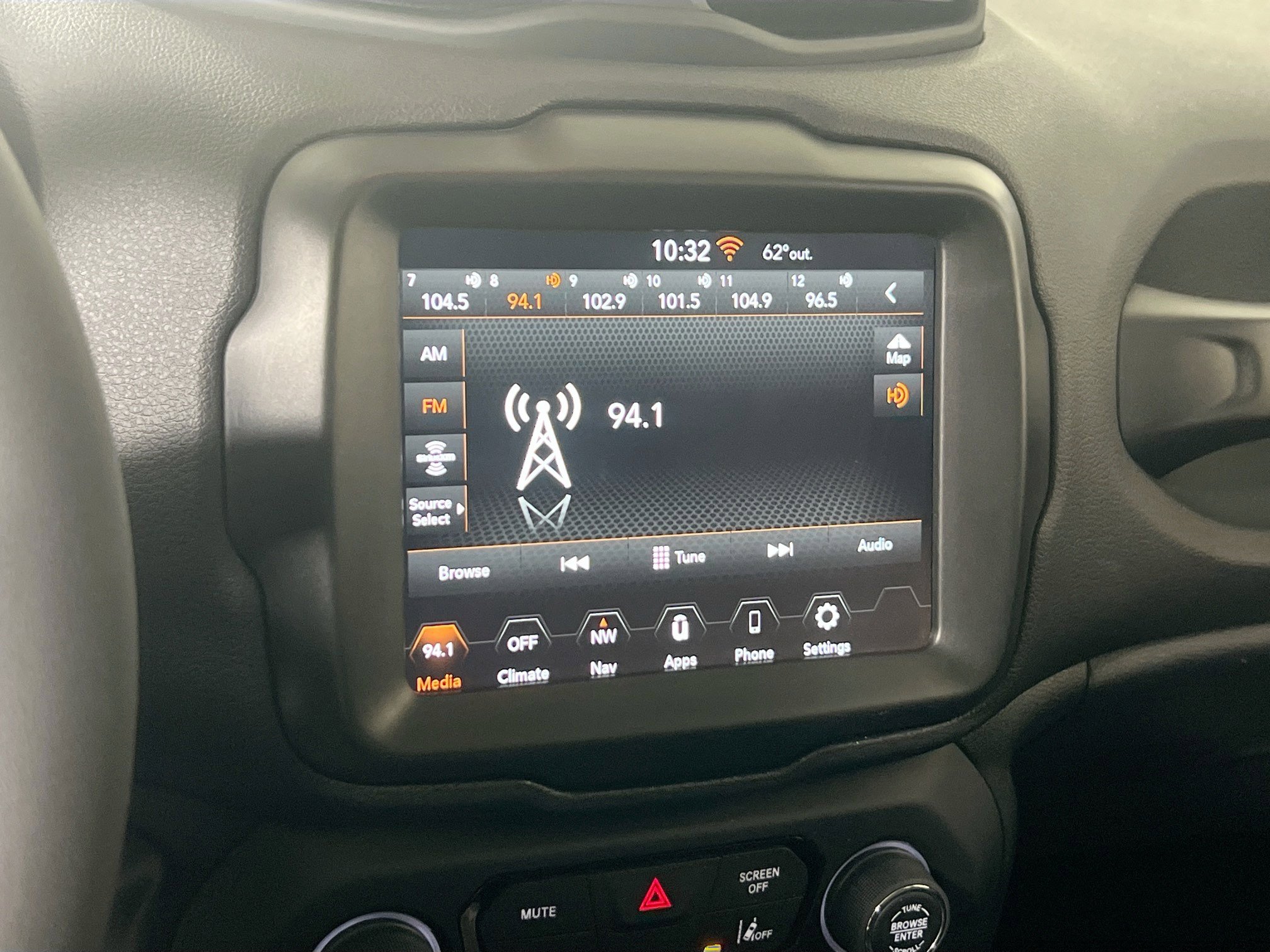Used 2023 Jeep Renegade Altitude w/ Sun/Sound Group AWD/4WD image 15