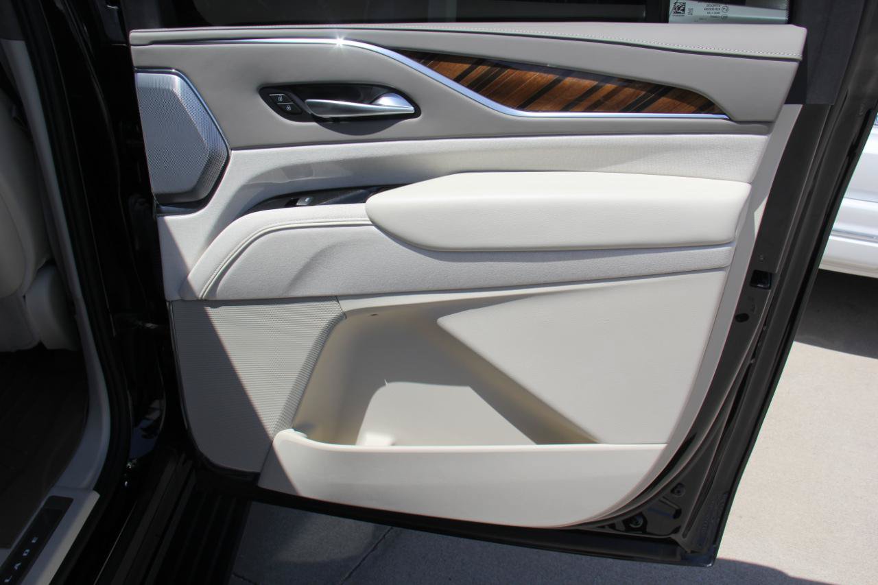 Used 2023 Cadillac Escalade ESV Sport Platinum AWD/4WD image 43