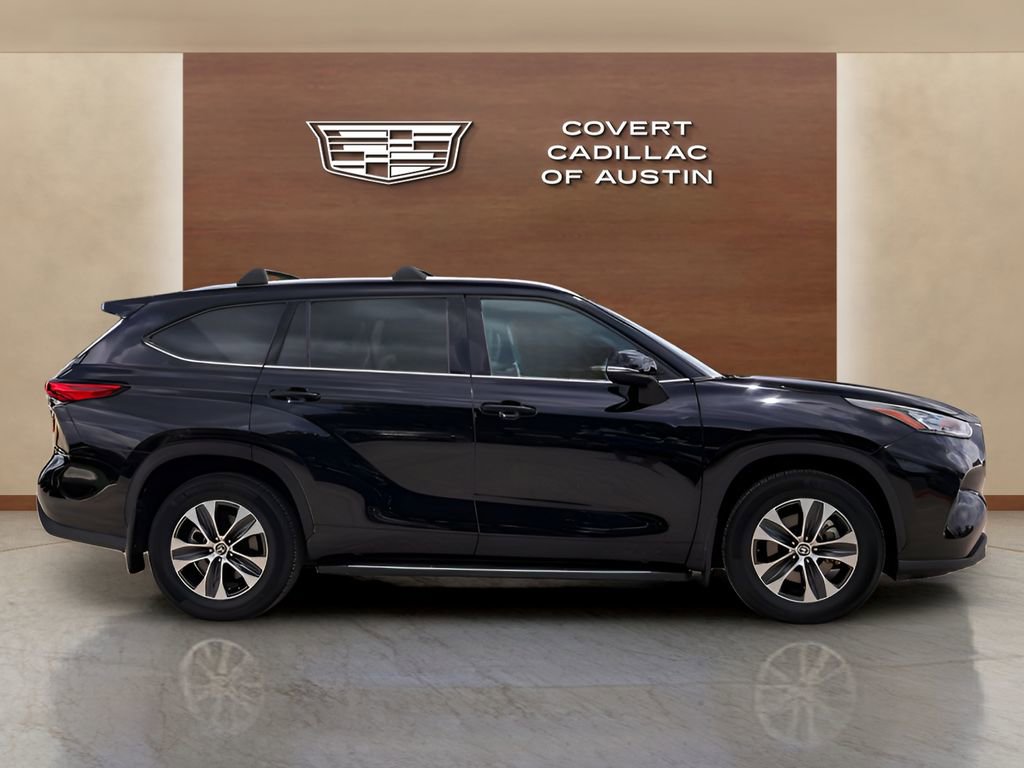 Used 2020 Toyota Highlander XLE AWD/4WD image 5