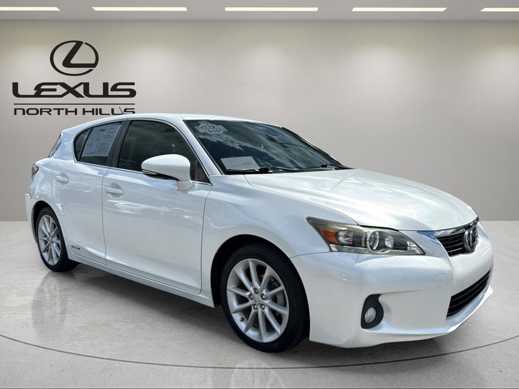 Used 2013 Lexus CT 200h w/ Premium Pkg w/Navigation FWD image 4