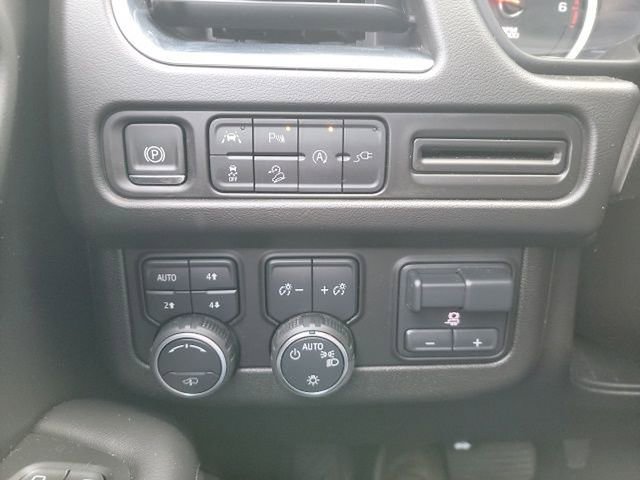 Used 2021 Chevrolet Tahoe Z71 w/ Z71 Off-Road Package AWD/4WD image 15