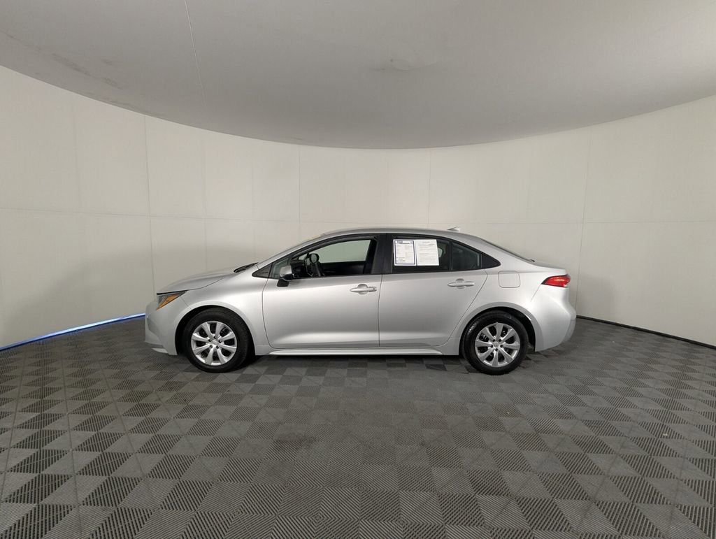 Used 2020 Toyota Corolla LE image 8