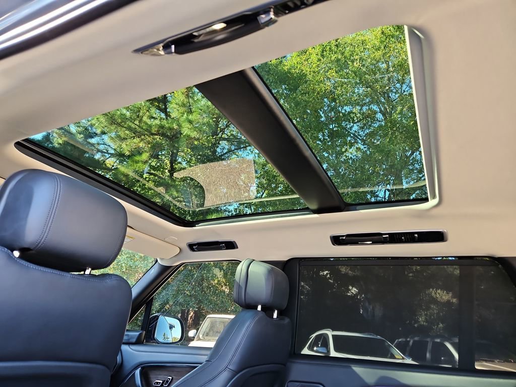 Used 2023 Land Rover Range Rover Long Wheelbase SE image 24