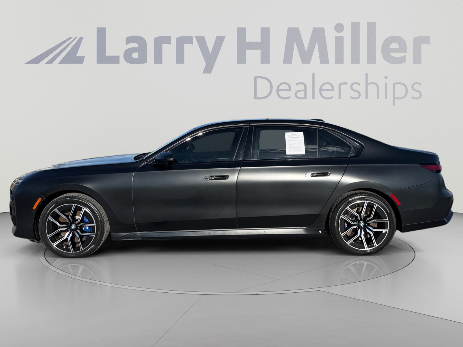 Used 2023 BMW 760i xDrive w/ Executive Package AWD/4WD image 2