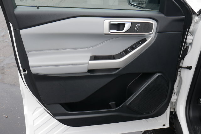 Used 2023 Ford Explorer XLT w/ Equipment Group 202A AWD/4WD image 14