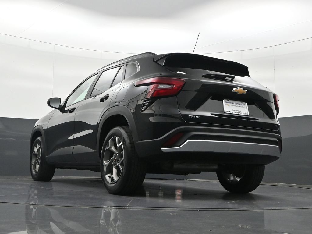 Certified 2026 Chevrolet Trax LT FWD image 32