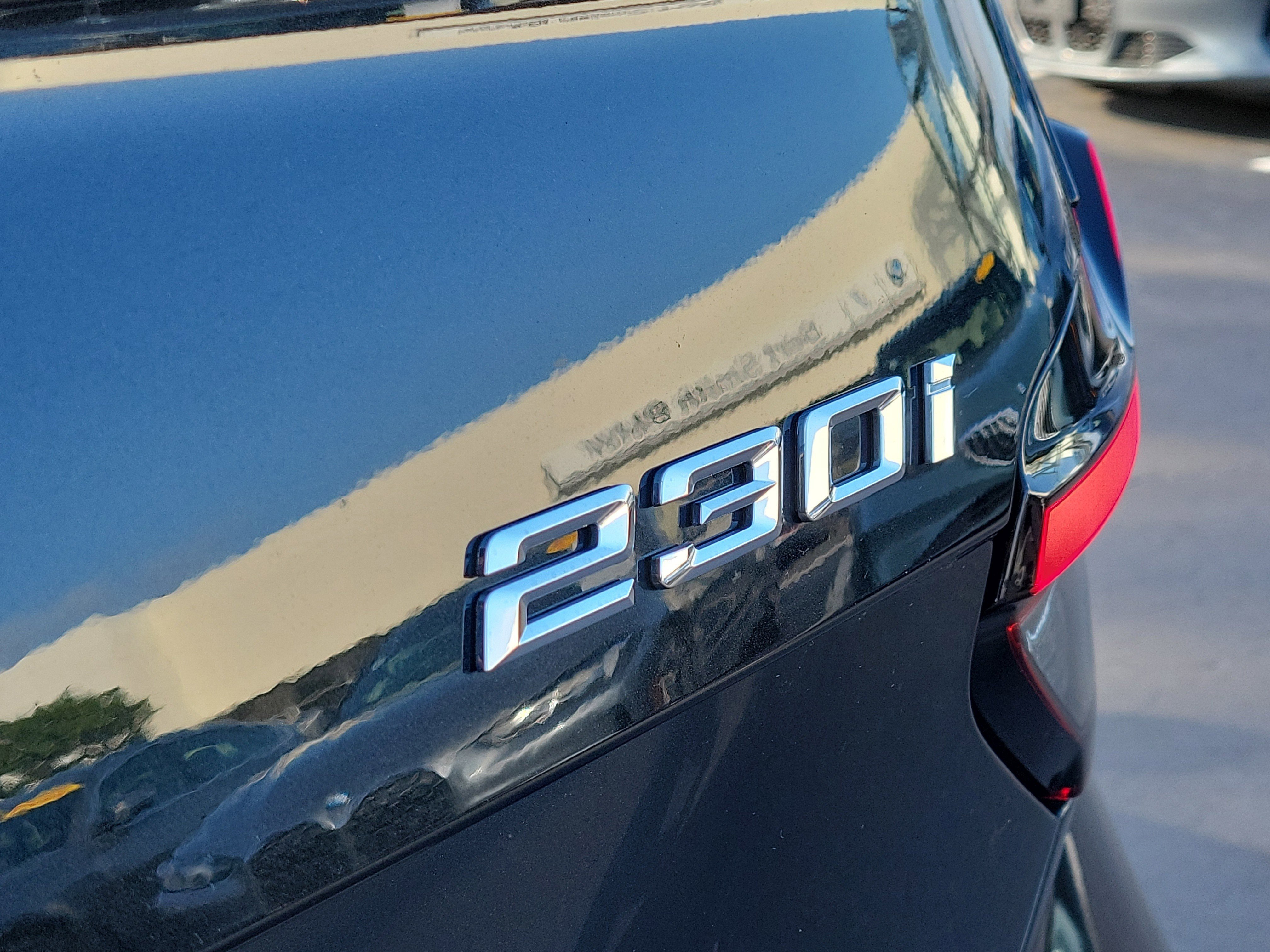 Used 2025 BMW 230i Coupe w/ Premium Package image 5