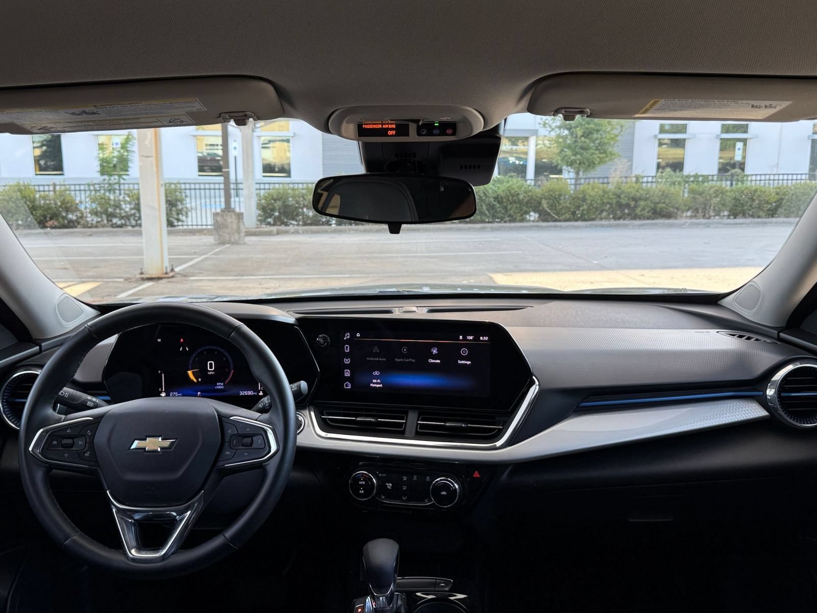 Used 2025 Chevrolet Trax LT w/ LT Convenience Package FWD image 33