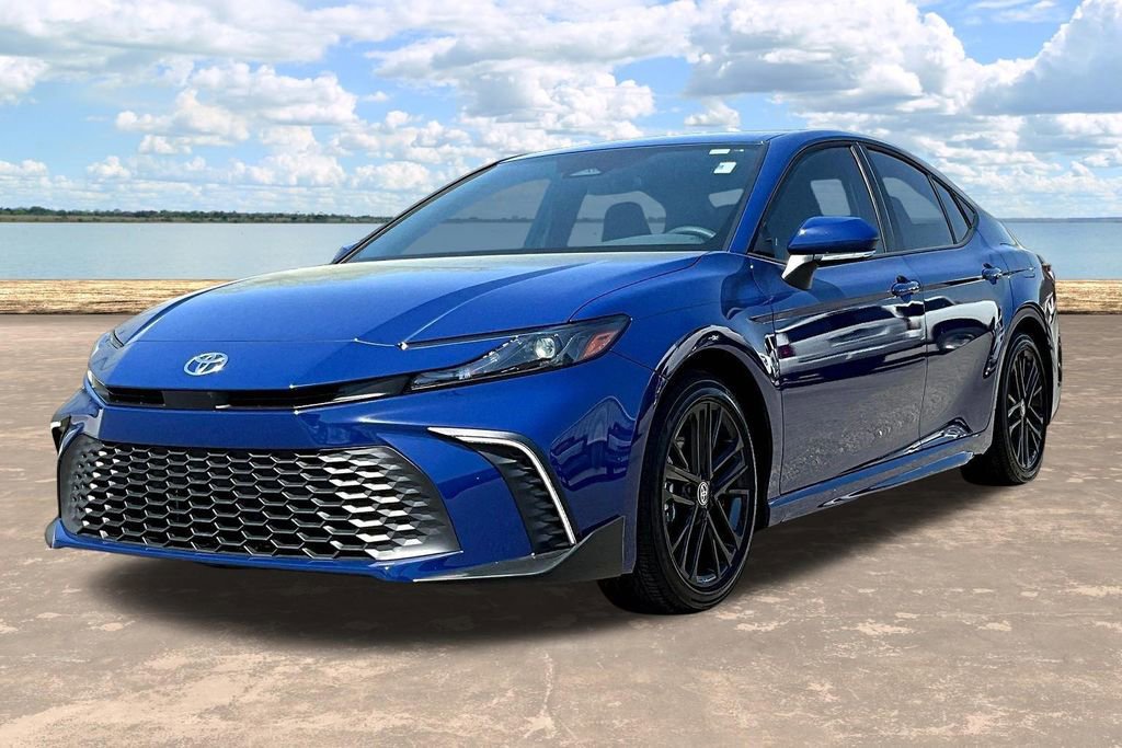 Used 2026 Toyota Camry SE image 4