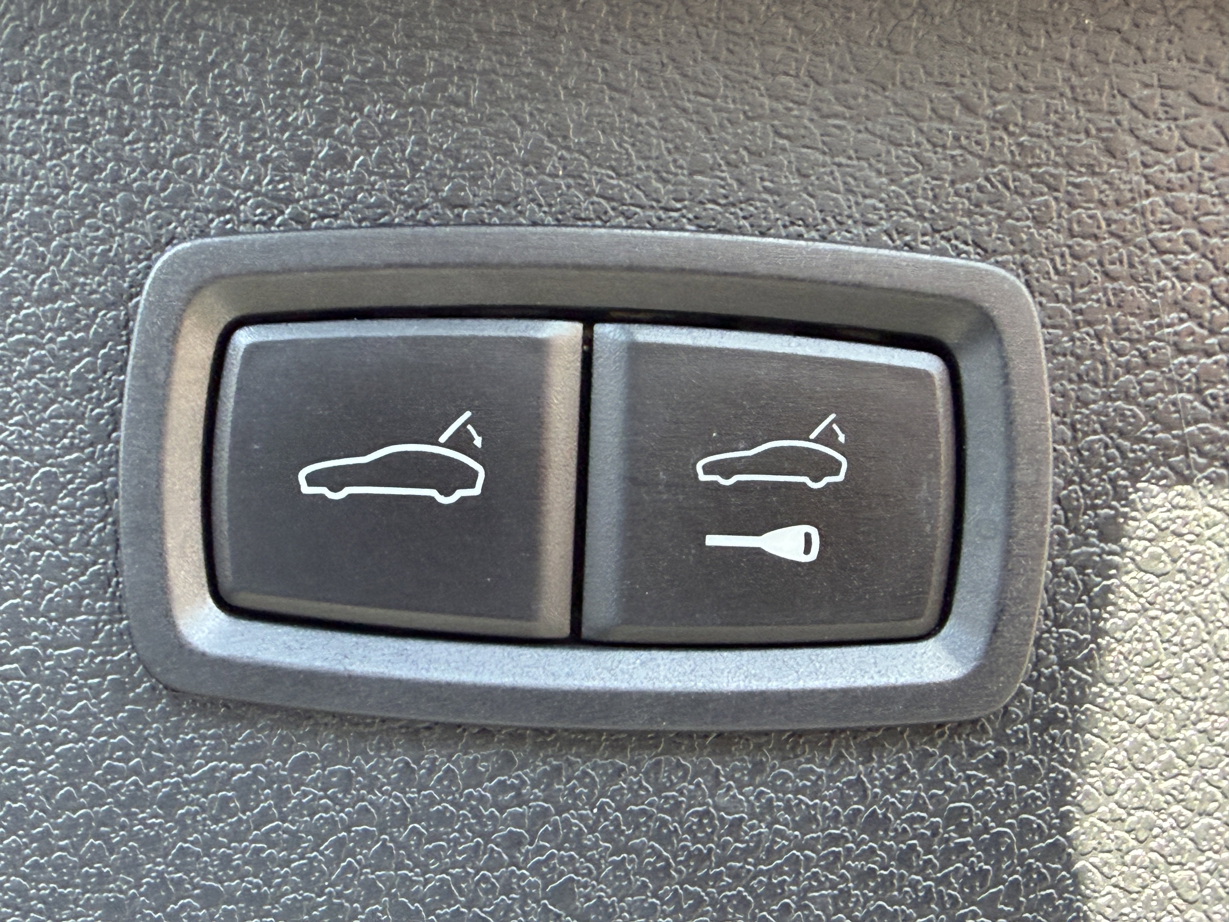 Certified 2022 Porsche Macan image 16