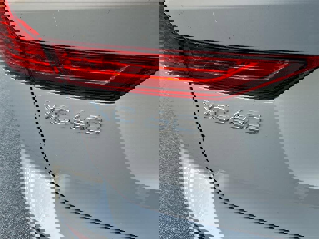 Certified 2025 Volvo XC60 B5 Plus image 5