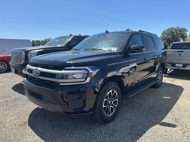 Used 2024 Ford Expedition XLT image 3