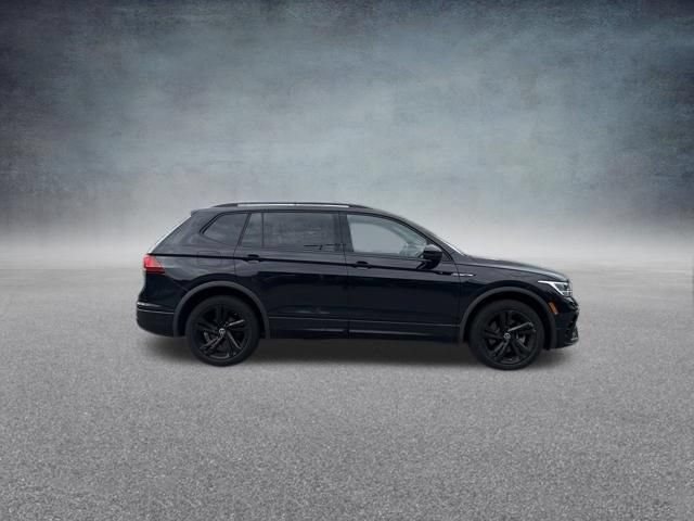 Used 2023 Volkswagen Tiguan SE R-Line AWD/4WD image 6