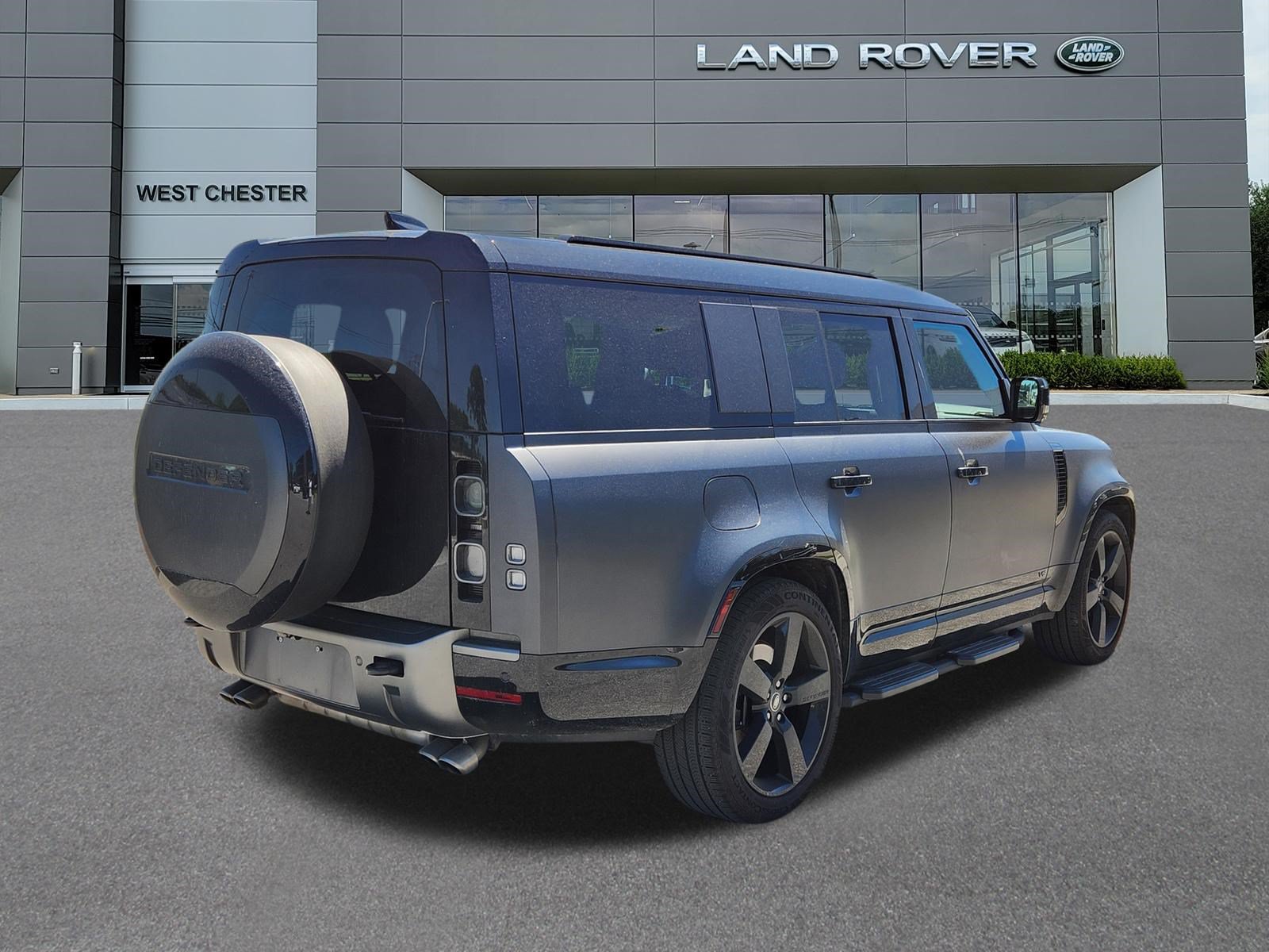Certified 2025 Land Rover Defender 130 V8 AWD/4WD image 4