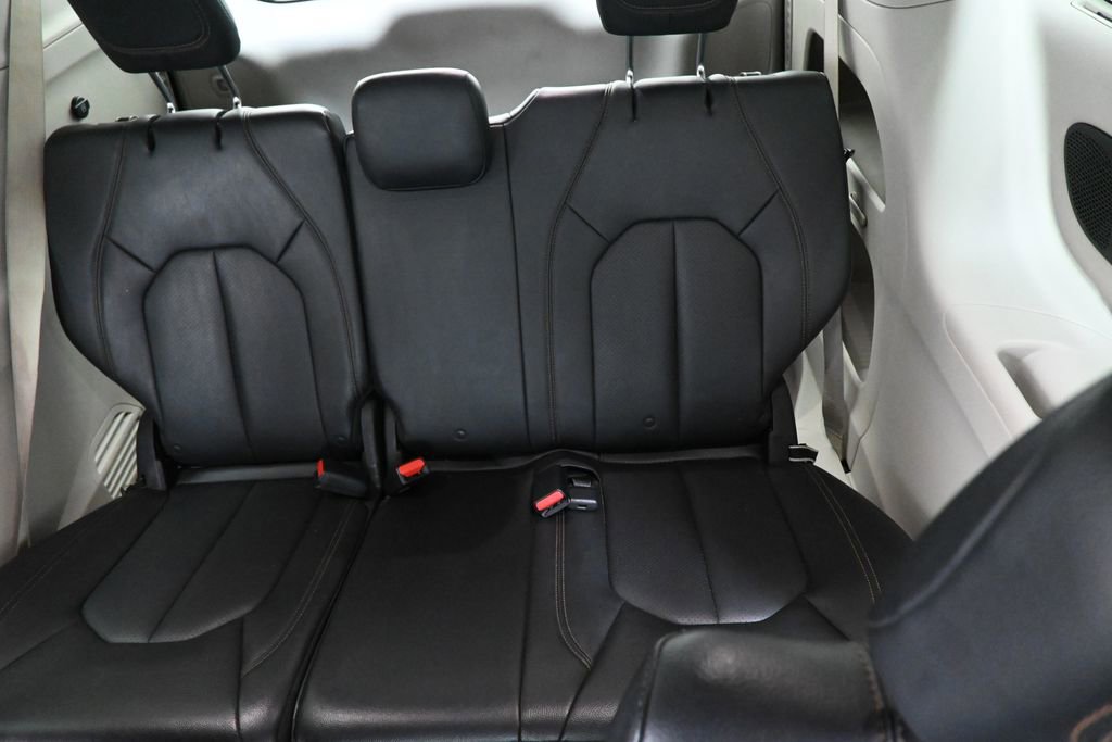 Used 2018 Chrysler Pacifica Touring-L Plus image 35