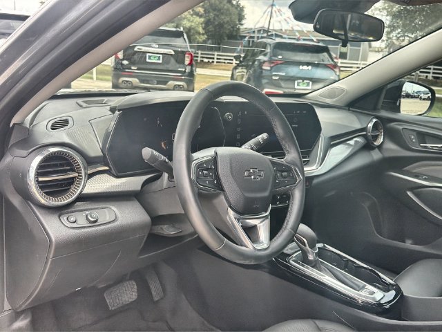 Used 2025 Chevrolet Trax ACTIV w/ Sunroof Package FWD image 10
