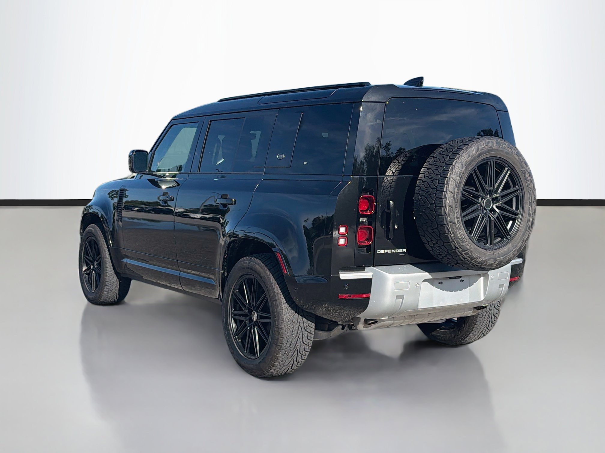 Used 2022 Land Rover Defender 110 XS Edition AWD/4WD image 3