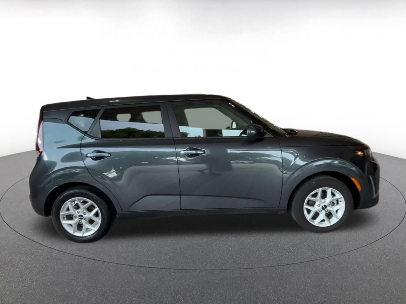 Used 2025 Kia Soul LX w/ LX Technology Package FWD image 15