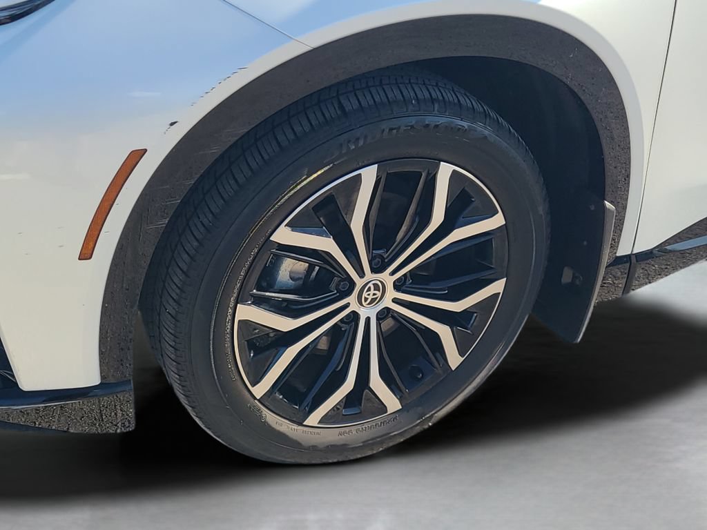 Certified 2025 Toyota Crown Signia AWD/4WD image 25