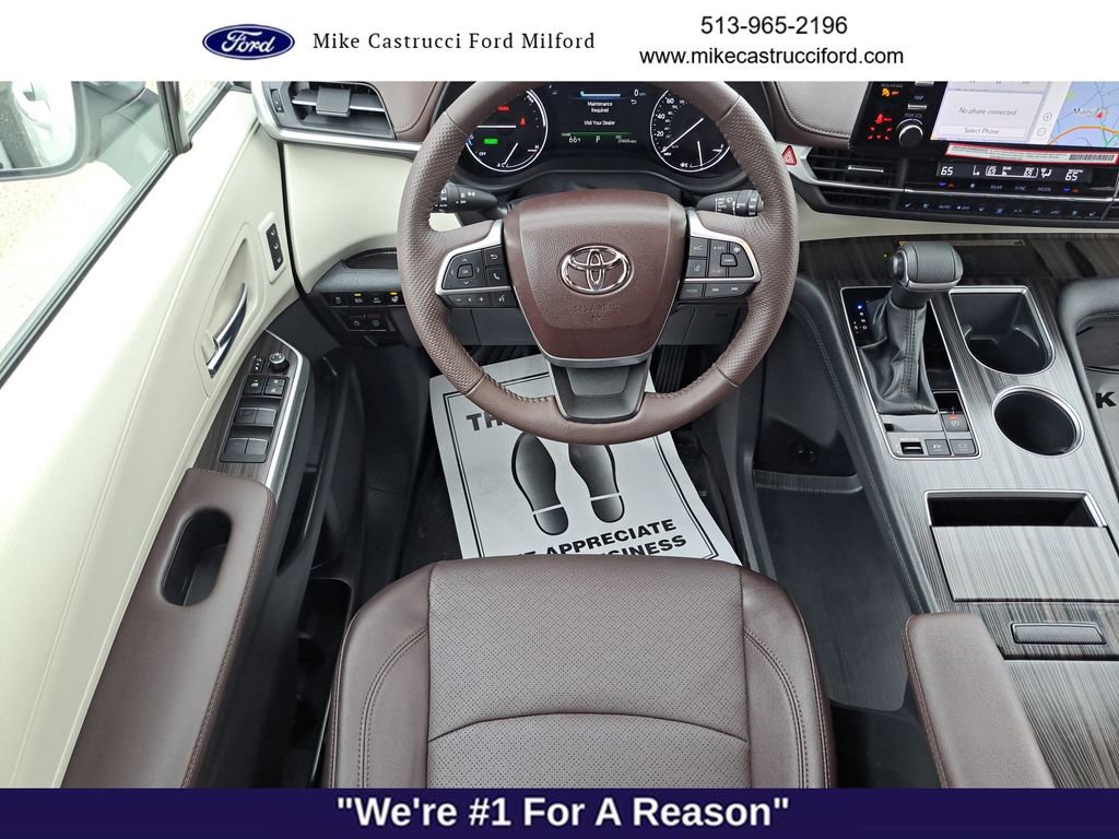 Used 2024 Toyota Sienna Platinum image 11