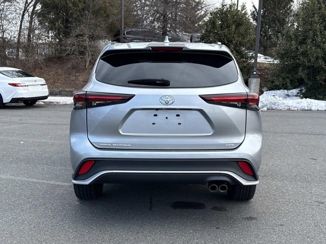 Used 2024 Toyota Highlander XSE image 3
