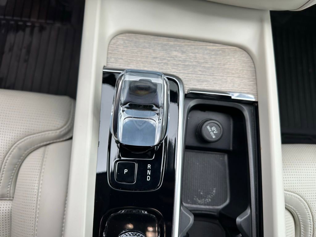 Used 2023 Volvo XC60 B5 Ultimate w/ Protection Package Premier image 25