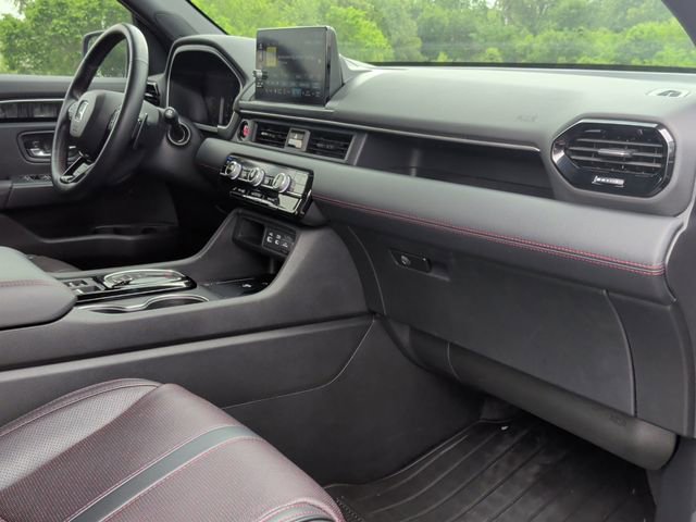 Used 2025 Honda Pilot Black Edition image 26