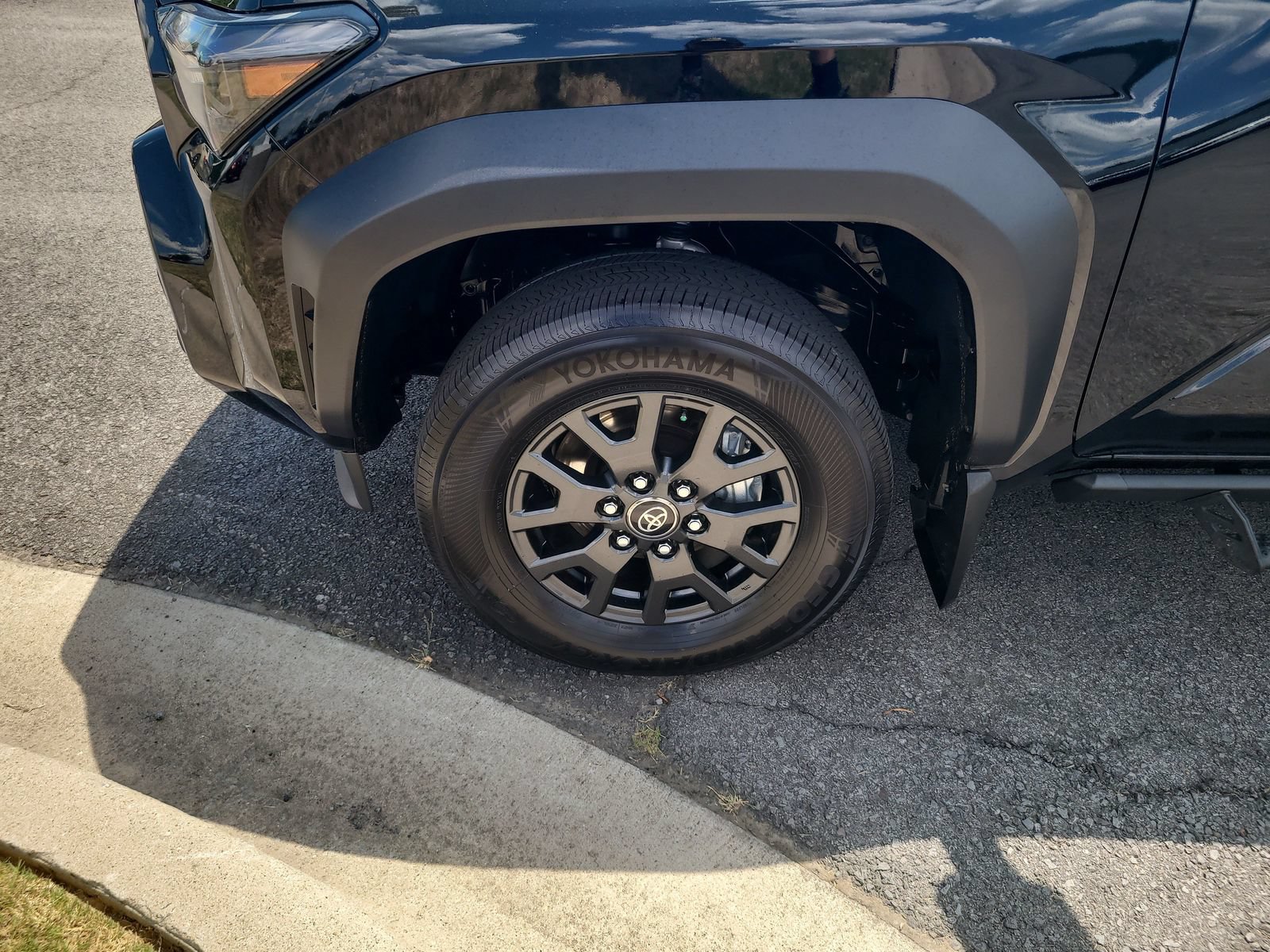 Used 2025 Toyota 4Runner SR5 AWD/4WD image 9