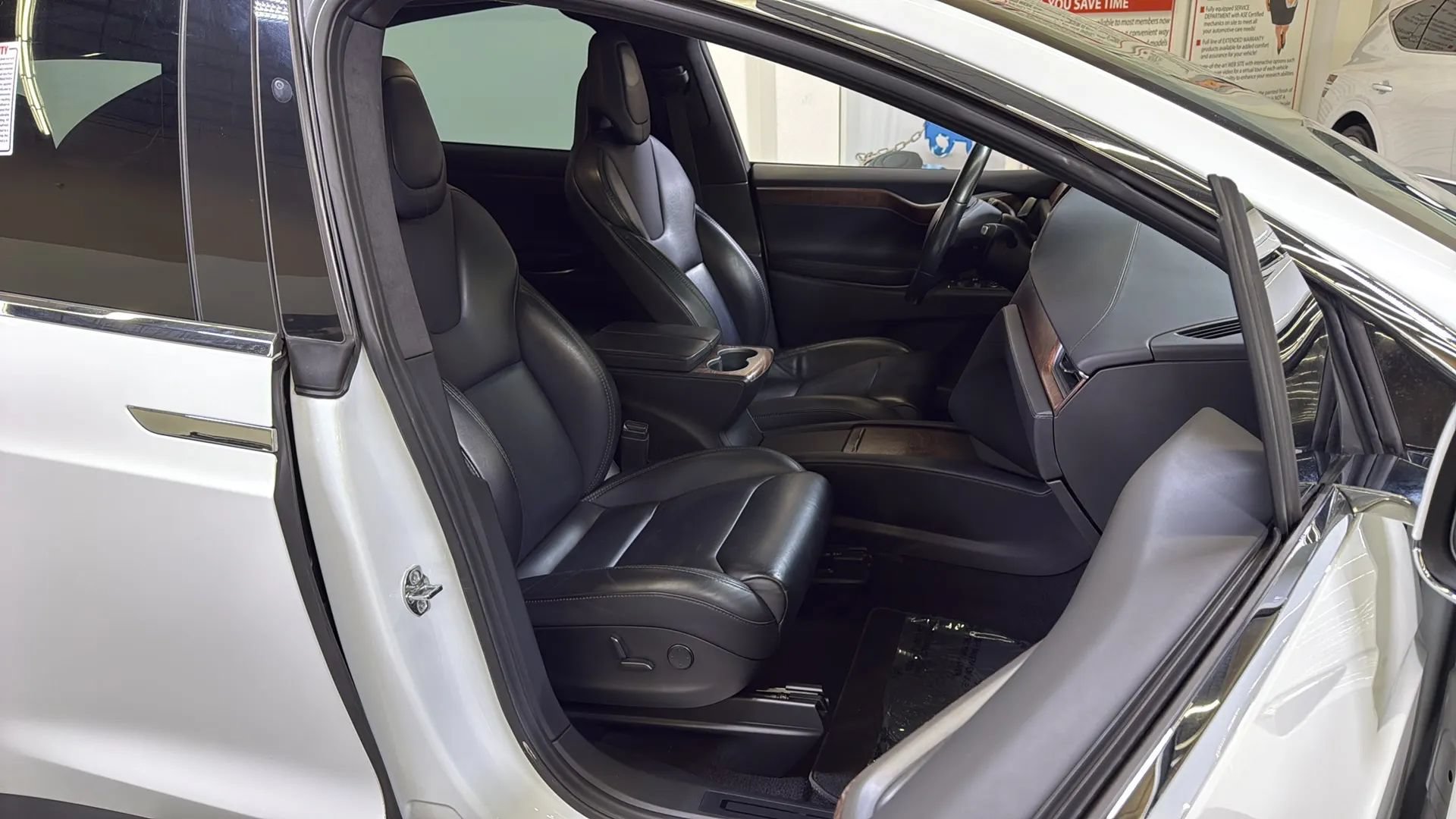 Used 2018 Tesla Model X 75D AWD/4WD image 22
