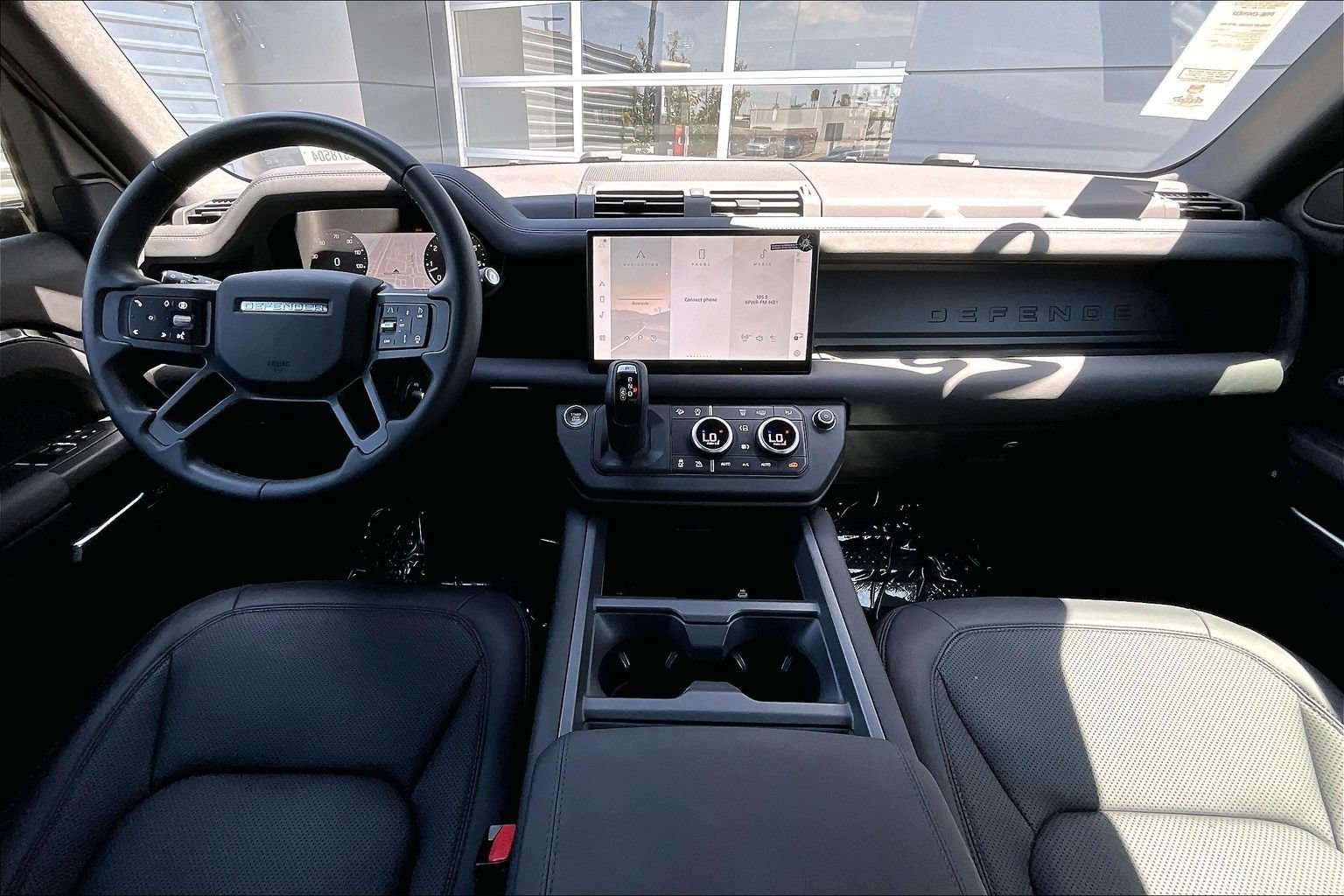 Used 2025 Land Rover Defender 90 X-Dynamic SE AWD/4WD image 15