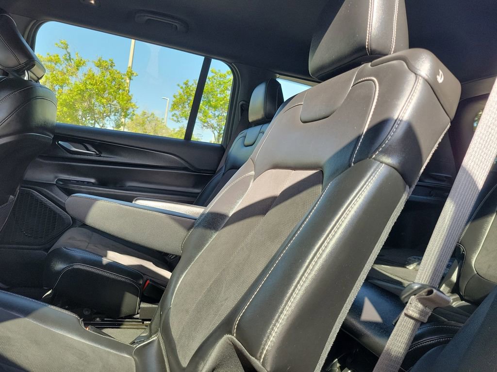 Used 2023 Jeep Grand Cherokee L Laredo AWD/4WD image 15