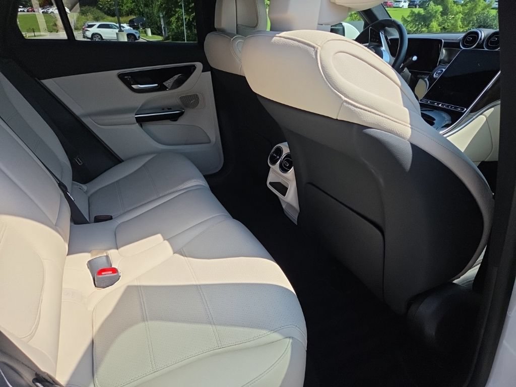 Used 2025 Mercedes-Benz GLC 300 image 11