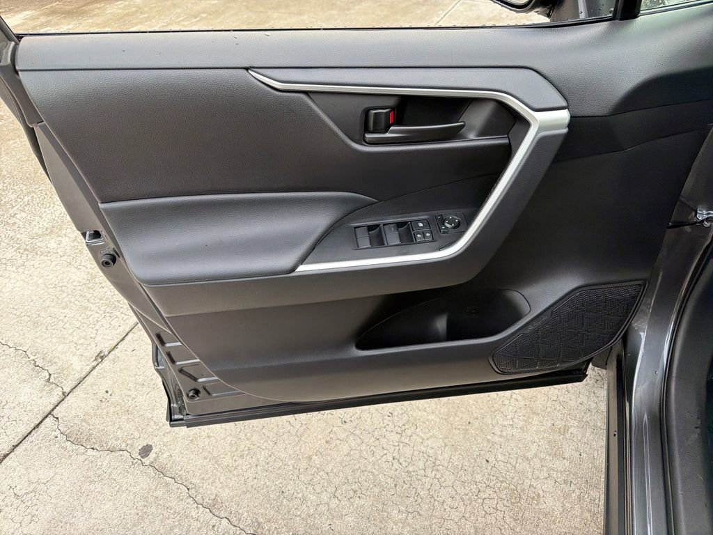 Used 2025 Toyota RAV4 LE FWD image 17