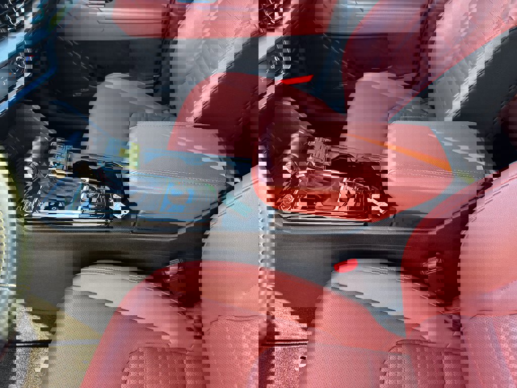 Used 2025 Kia Sportage SX image 13