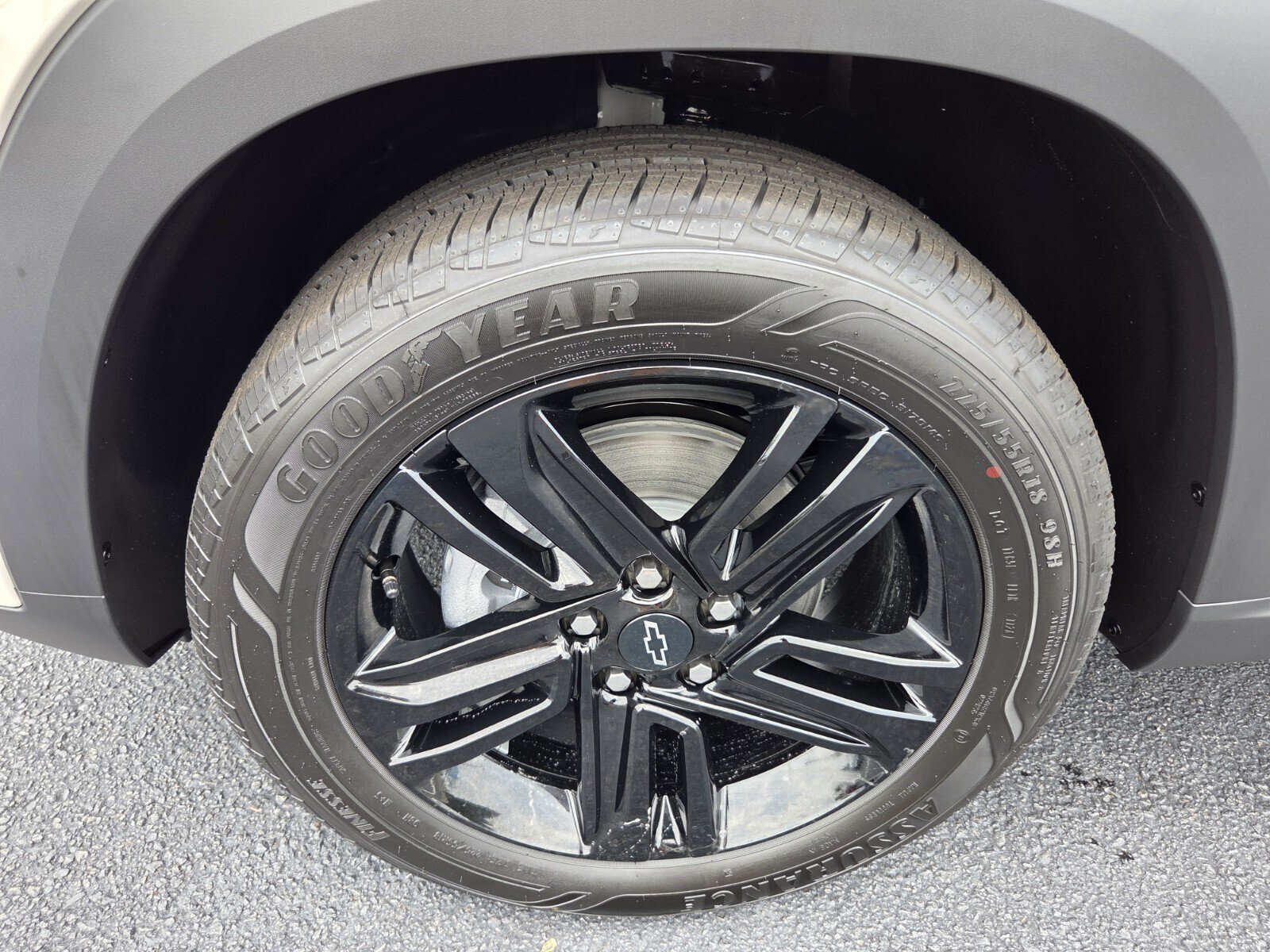 New 2026 Chevrolet Trax ACTIV w/ Sunroof Package FWD image 4