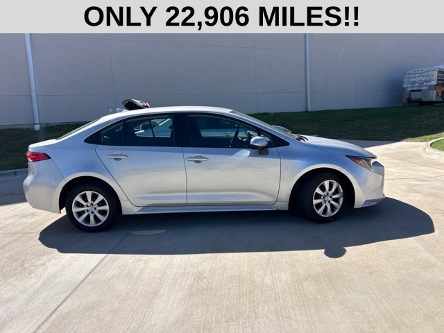 Used 2025 Toyota Corolla LE FWD image 2