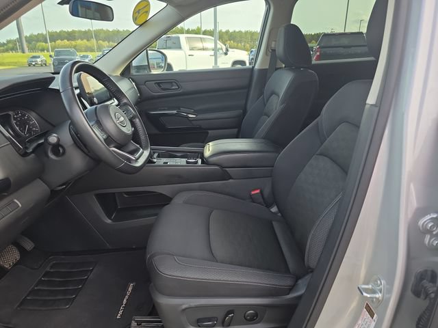 Used 2024 Nissan Pathfinder SV AWD/4WD image 11