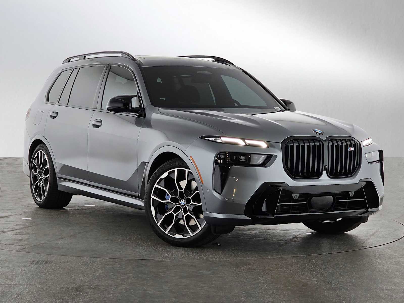 Used 2024 BMW X7 M60i w/ Executive Package image 34