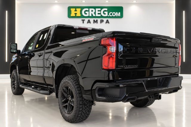 Used 2020 Chevrolet Silverado 1500 LT Trail Boss w/ Midnight Edition AWD/4WD image 2