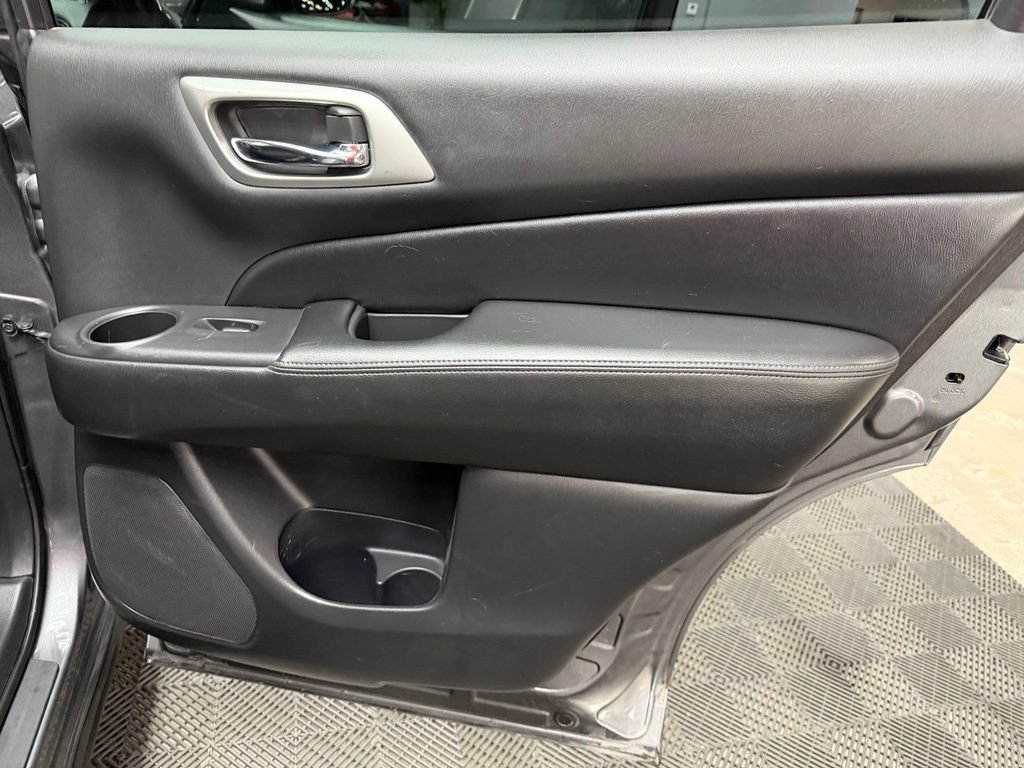 Used 2020 Nissan Pathfinder S AWD/4WD image 48