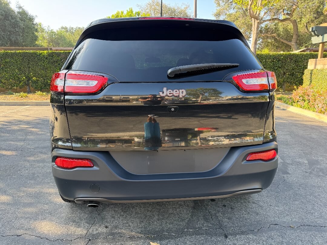 Used 2016 Jeep Cherokee 75th Anniversary FWD image 4