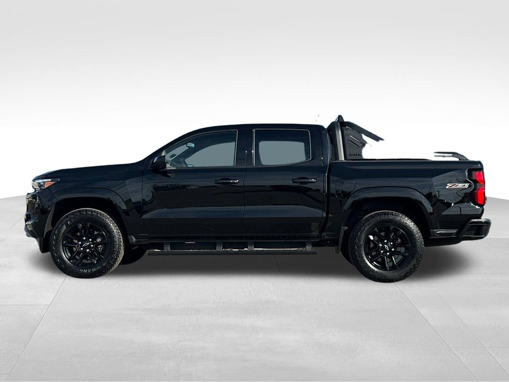 Used 2025 Chevrolet Colorado Z71 w/ Midnight Edition image 2