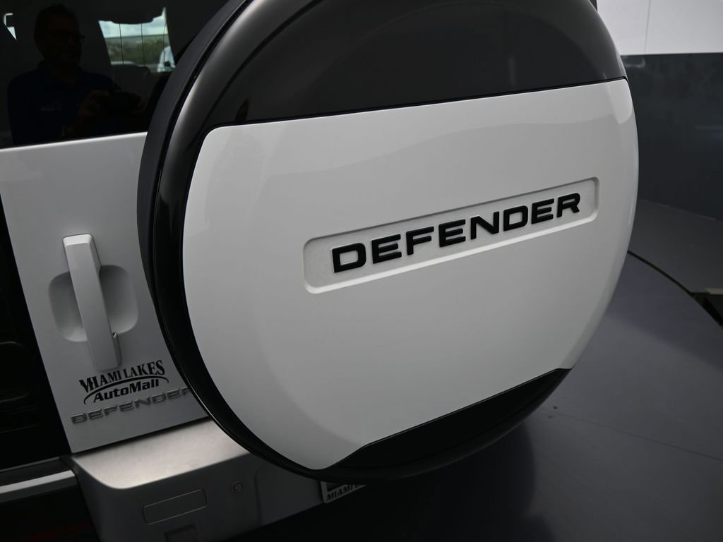 Used 2022 Land Rover Defender 110 S image 39