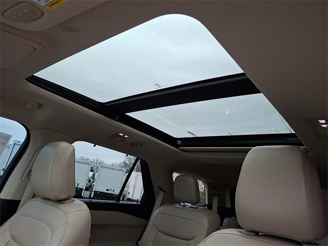 Used 2022 Ford Explorer Limited w/ Limited Technology Package image 14