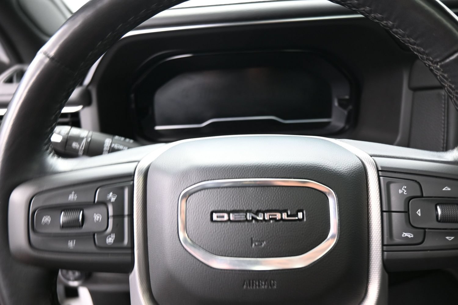 Used 2022 GMC Yukon Denali AWD/4WD image 16