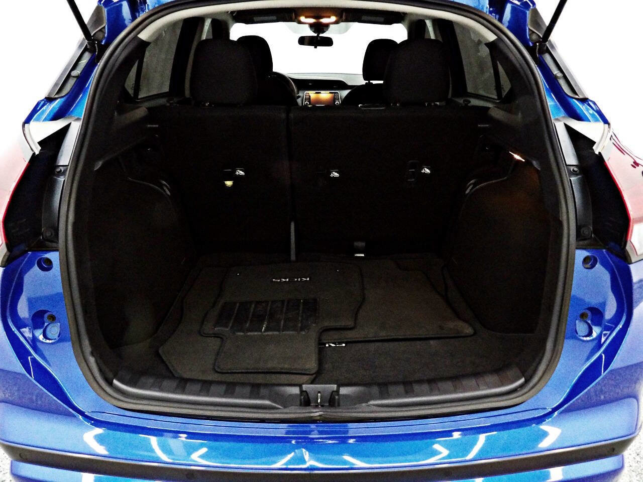 Used 2024 Nissan Kicks S image 16